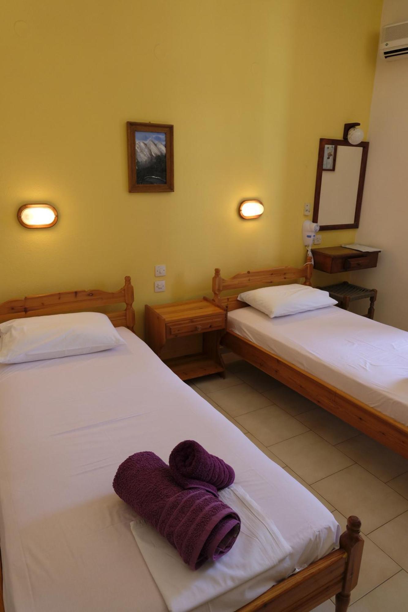 Taxiarchis Apartments Skiathos-Stadt Zimmer foto